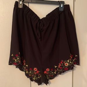 SHEIN. Embroidery Floral Scallop Edge Shorts. 3XL